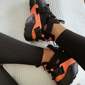 NEW Women’s size 8.5 NIKE shoes